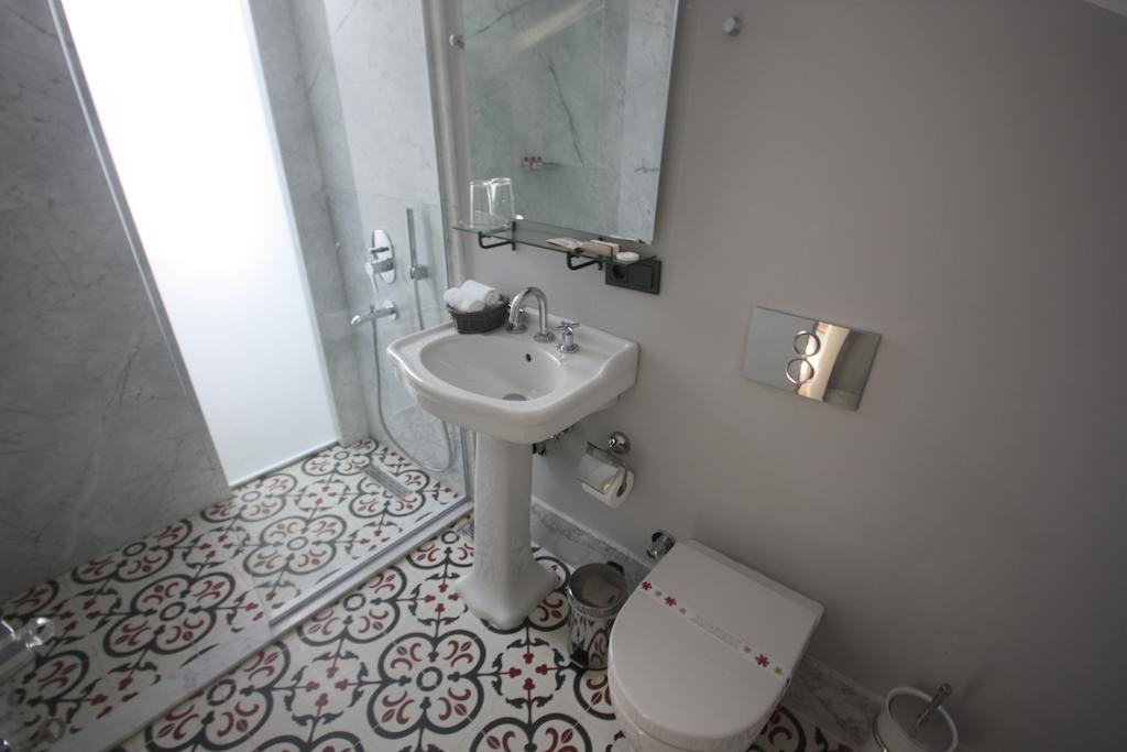 La Casa Pera Suites Истанбул Стая снимка